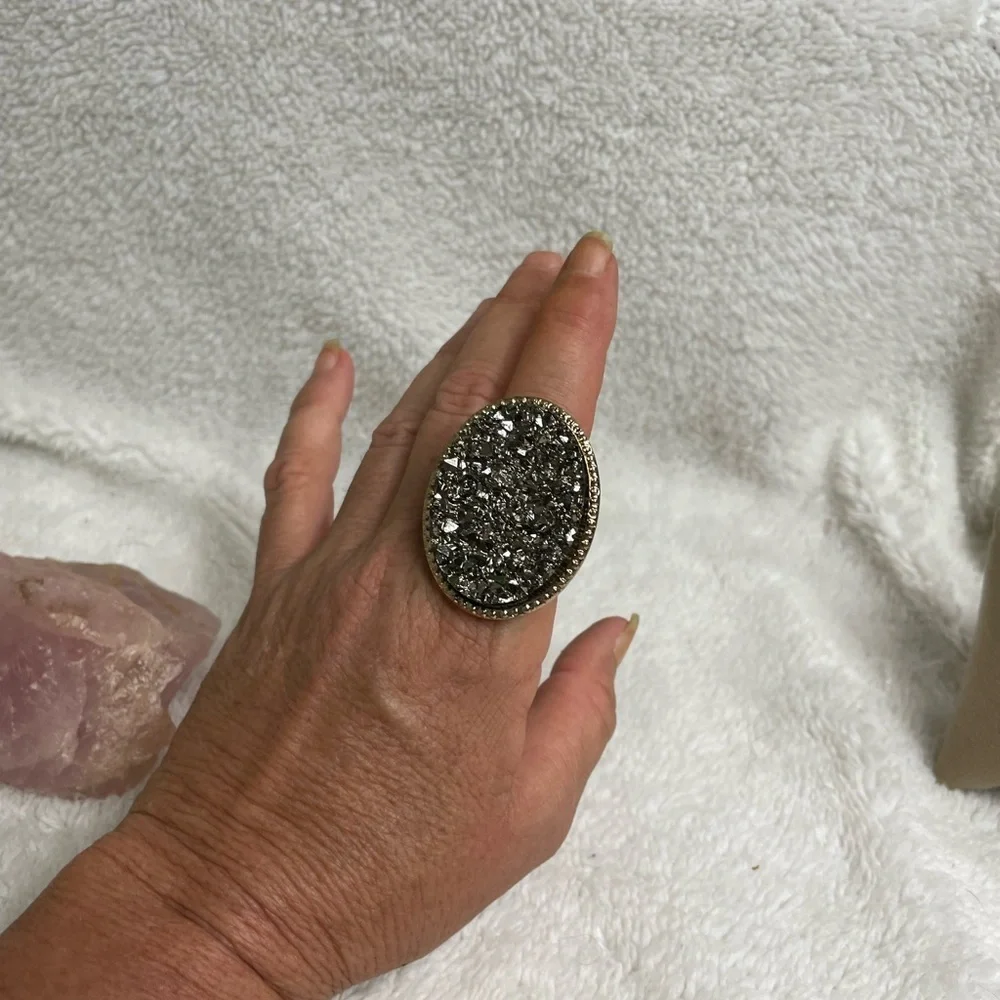 Druzy type fashion stretch ring